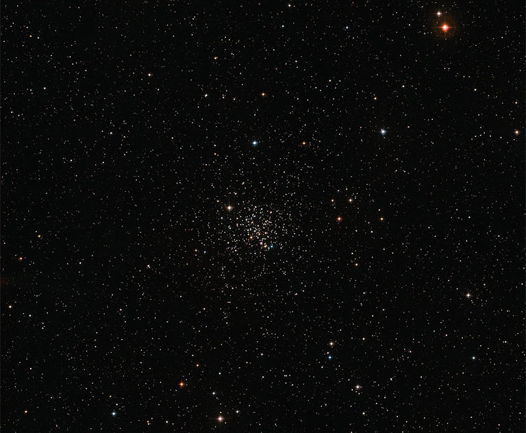 Wide-field image of the sky around the old open star cluster Messier 67